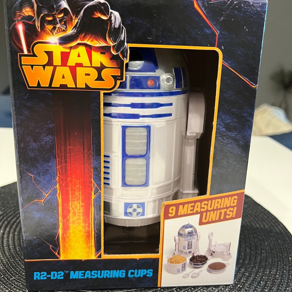 ThinkGeek Star Wars R2-D2 Measuring Cup Set 9 Units - NEW IN BOX -2014 Edition
